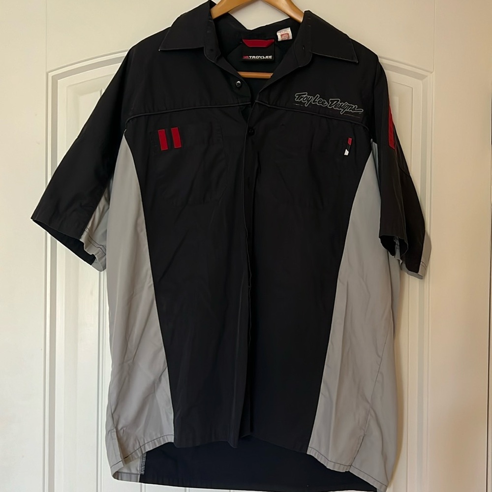 Men’s XL Troylee Designs button up pit crew shirt